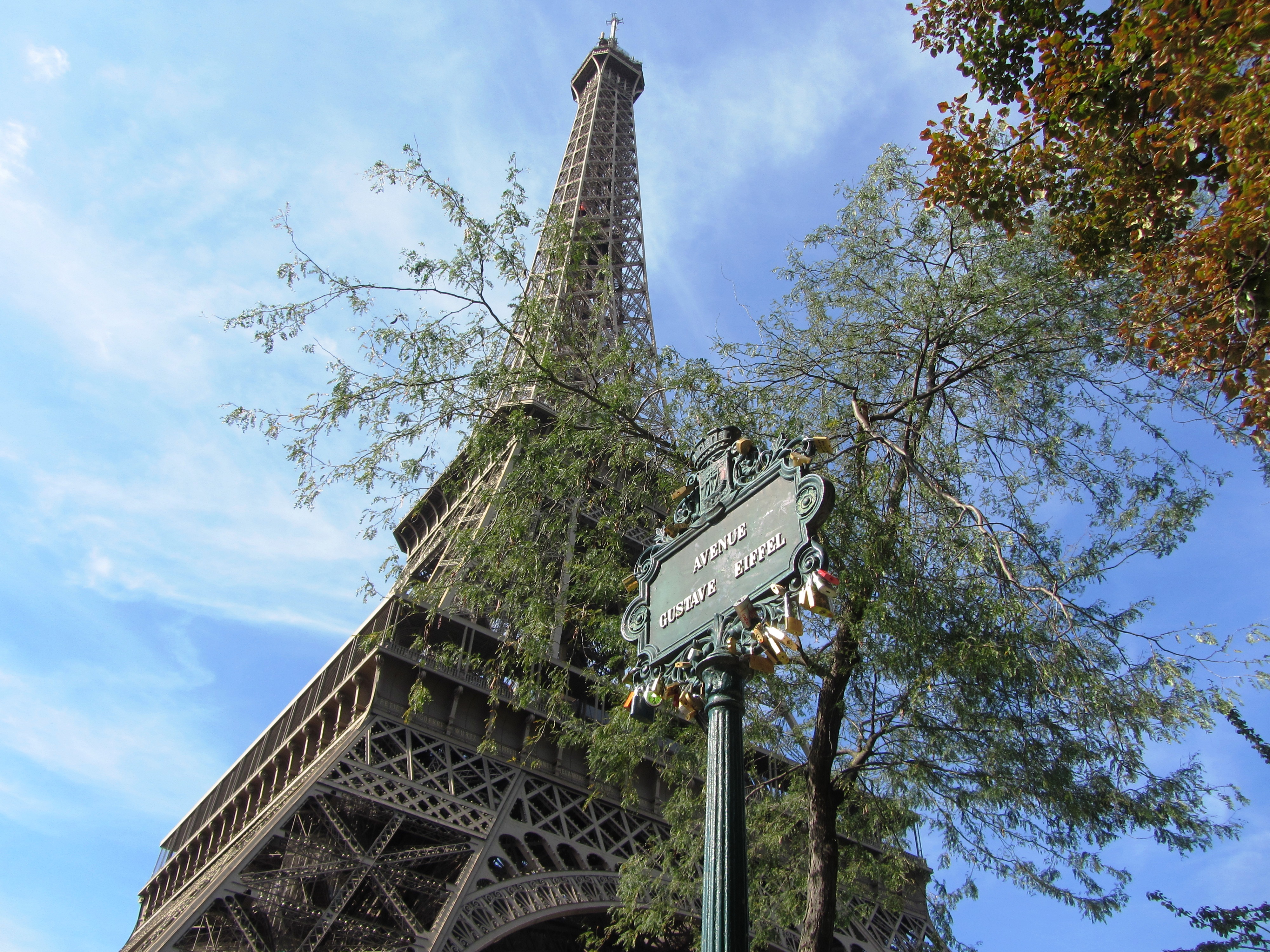 Photo – Paris’ most reconized symbol!!!
