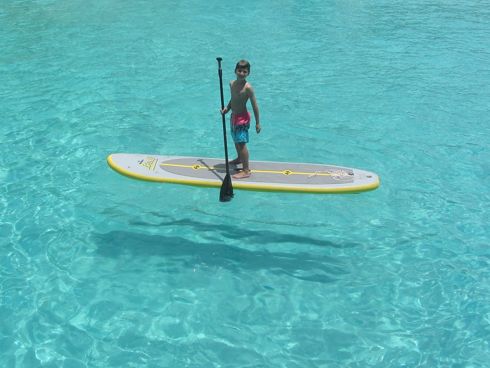 Can you get a cuter paddleboard photo?