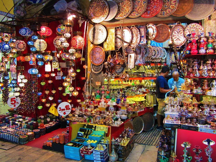 Where to shop in Istanbul? Try the Grand Bazaar!