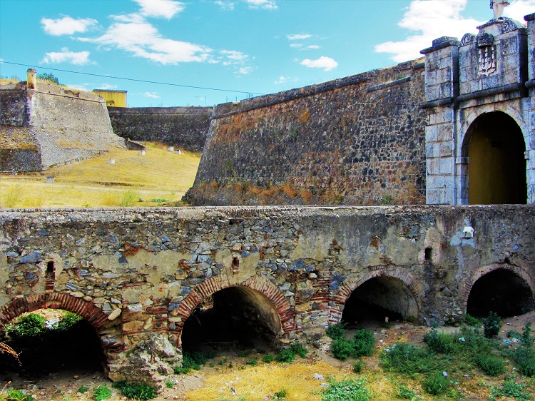 Military buffs, do you know where the largest fortification is?