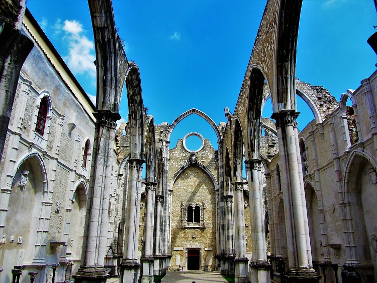 Igreja do Carmo is a monument to the Portuguese earthquake