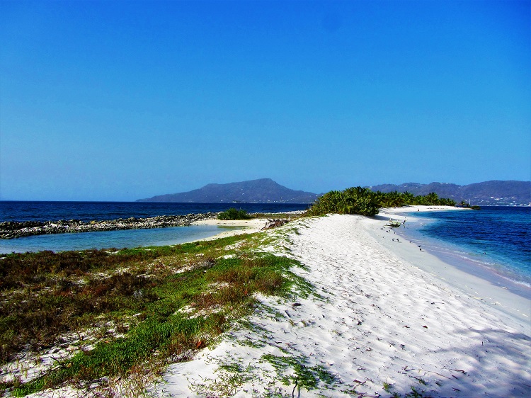 What is the big deal about Sandy Island at Carriacou?