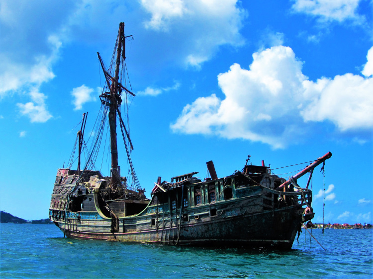 St Martin Wrecked Pirate Ship Sv Guiding Light